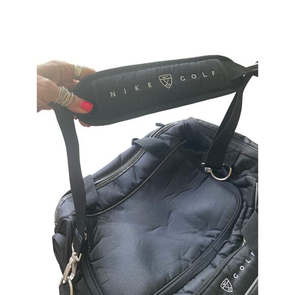 Nike Golf Duffle Bag Gym Workout  includes Carrying Strap Many Pockets - Picture 3 of 7
